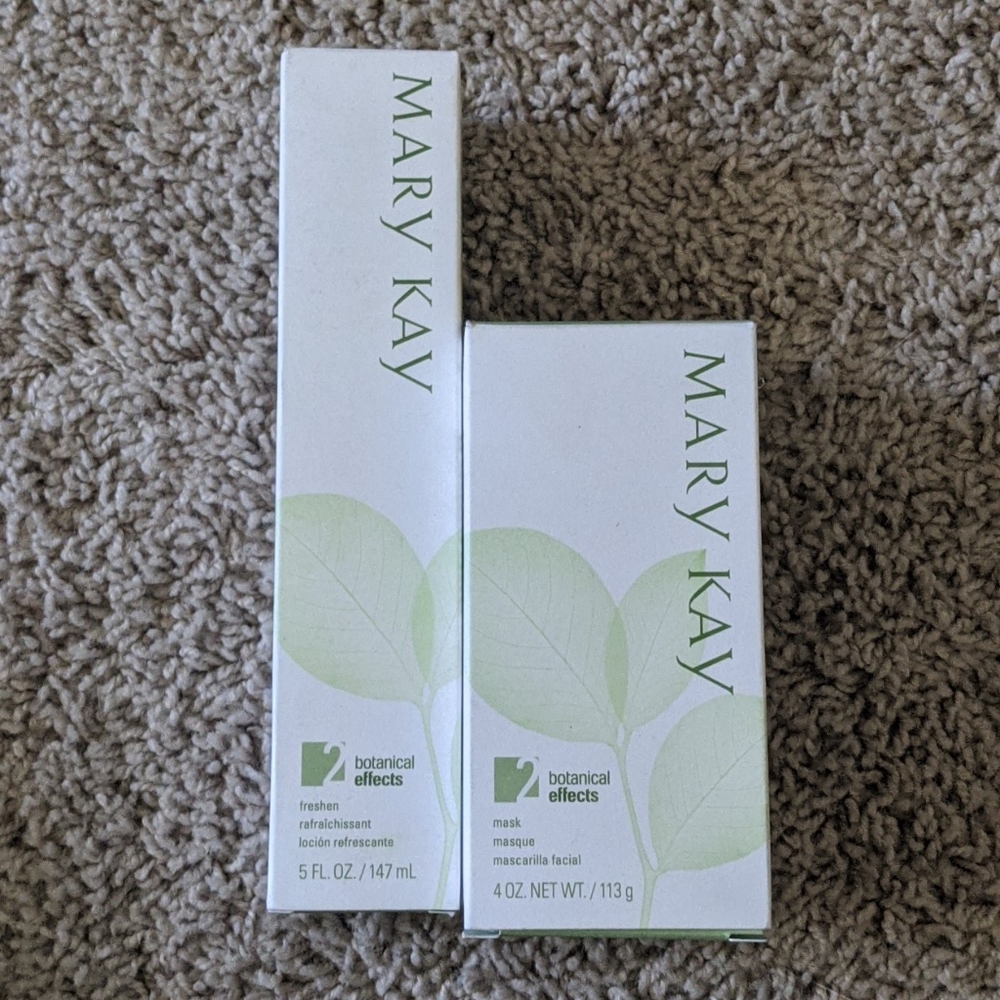 NEW! Mary Kay Botanical Set - Freshen Spray & Mask